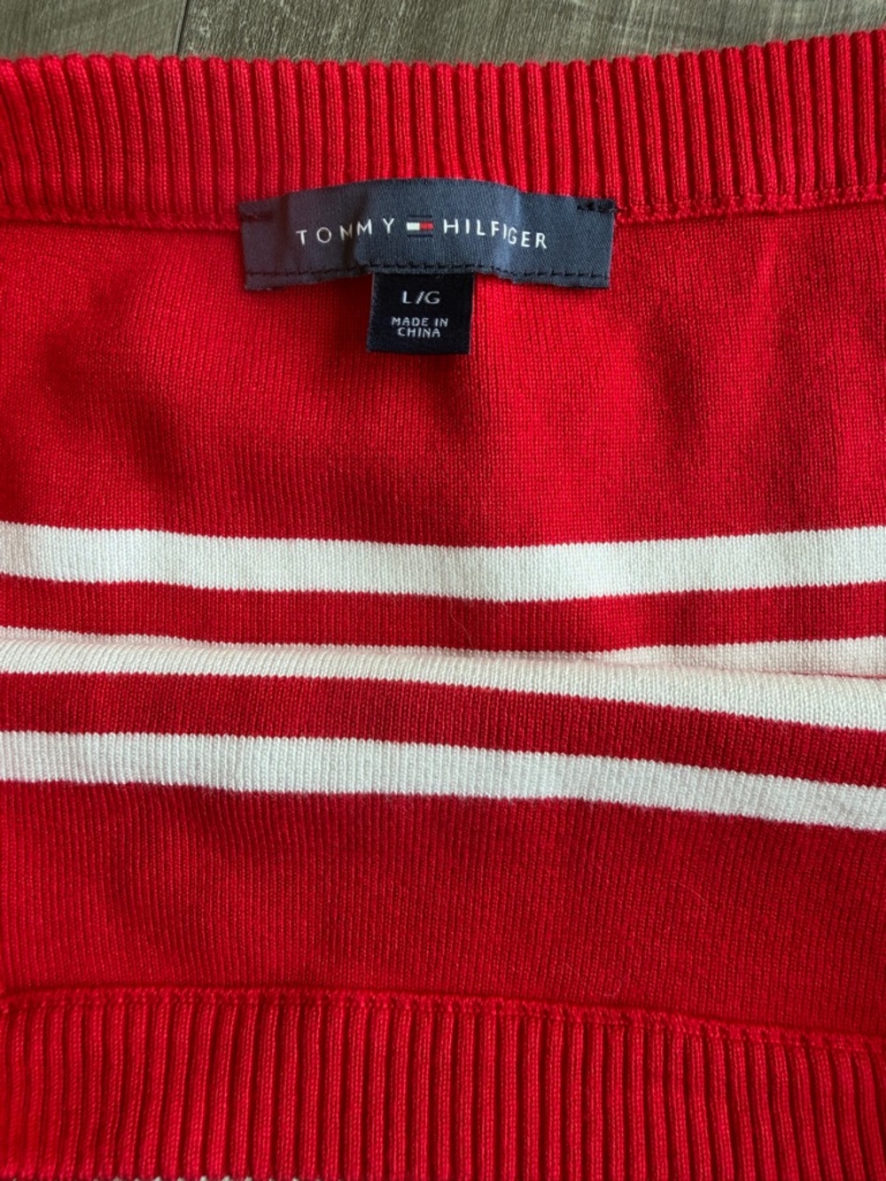 Tommy Hilfiger Women’s Red White Striped Knit Off-Shoulder Short Sleeve Top L/G - Picture 3 of 3